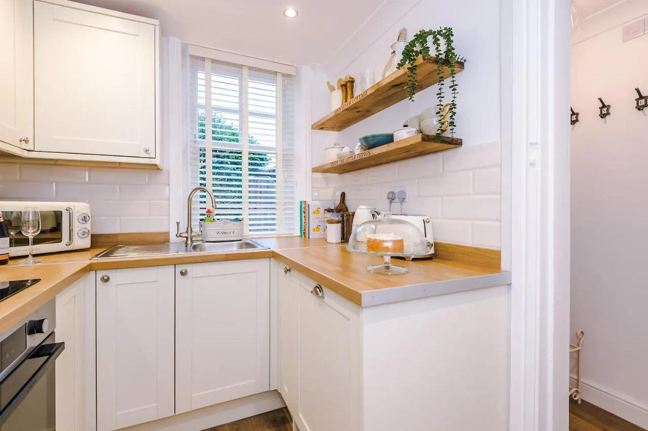 Country Charm Cottage Sleeps 4 & Free Parking Chester 0*,