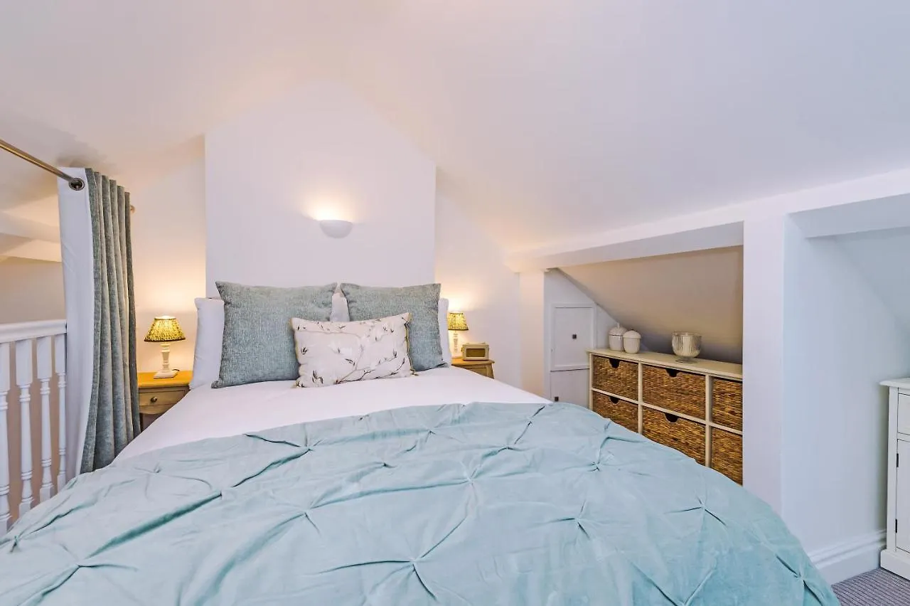 Country Charm Cottage Sleeps 4 & Free Parking Chester