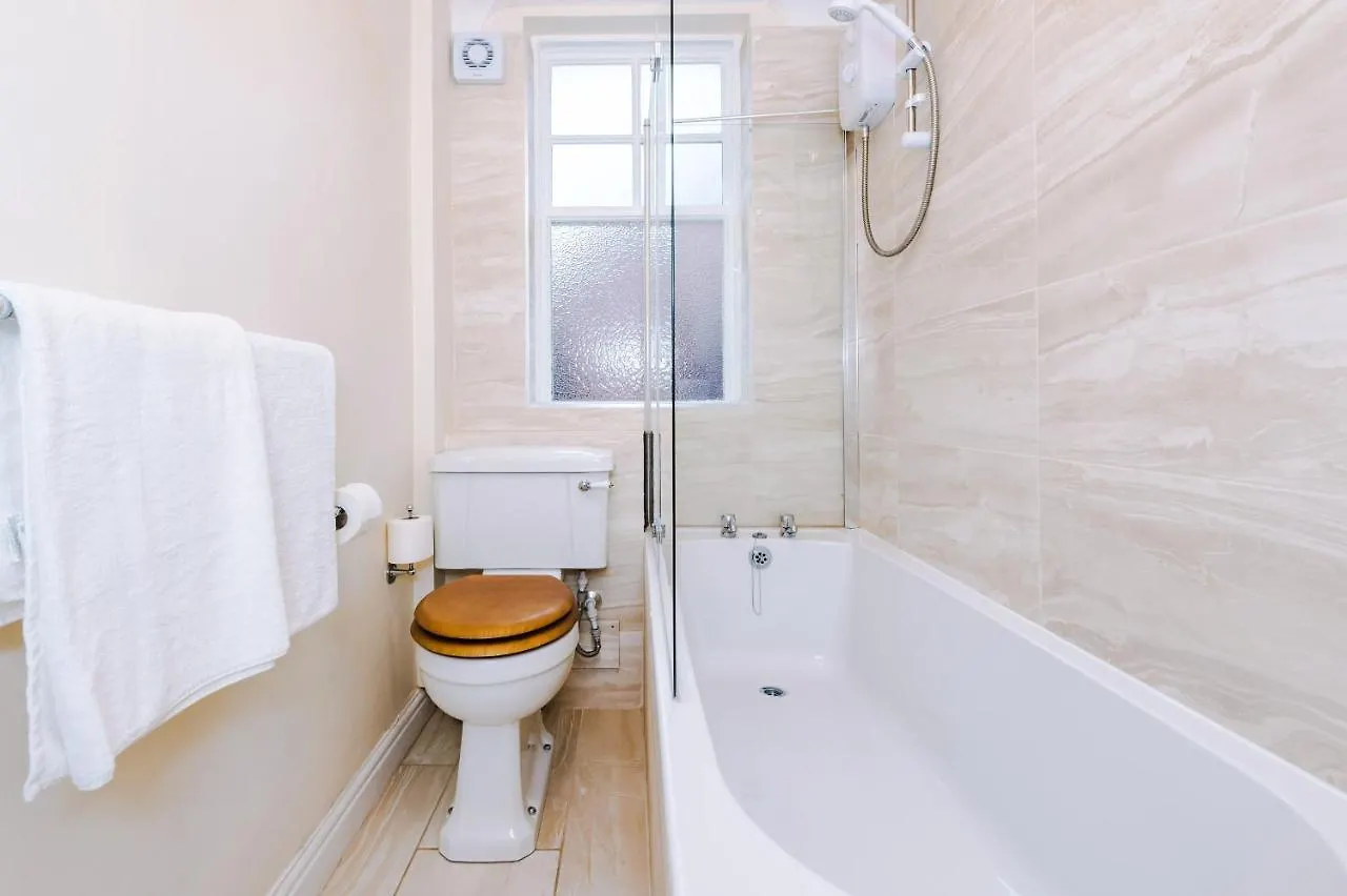 Country Charm Cottage Sleeps 4 & Free Parking Chester 0*,