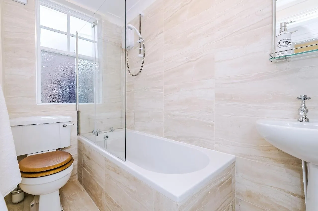 Holiday home Country Charm Cottage Sleeps 4 & Free Parking Chester