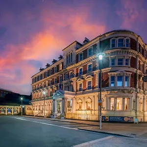 4* Отель The Queen At Hotel, Bw Premier Collection