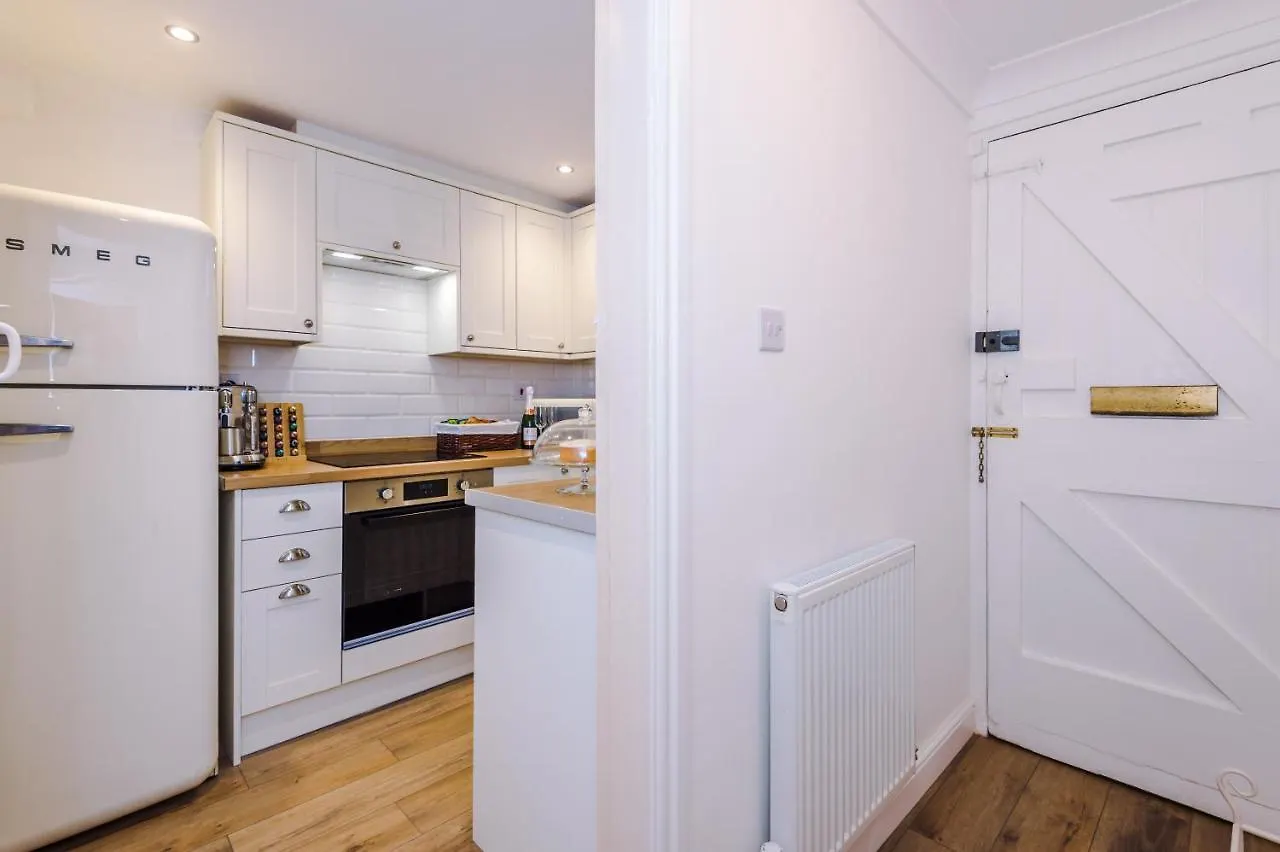 Country Charm Cottage Sleeps 4 & Free Parking Chester 0*,