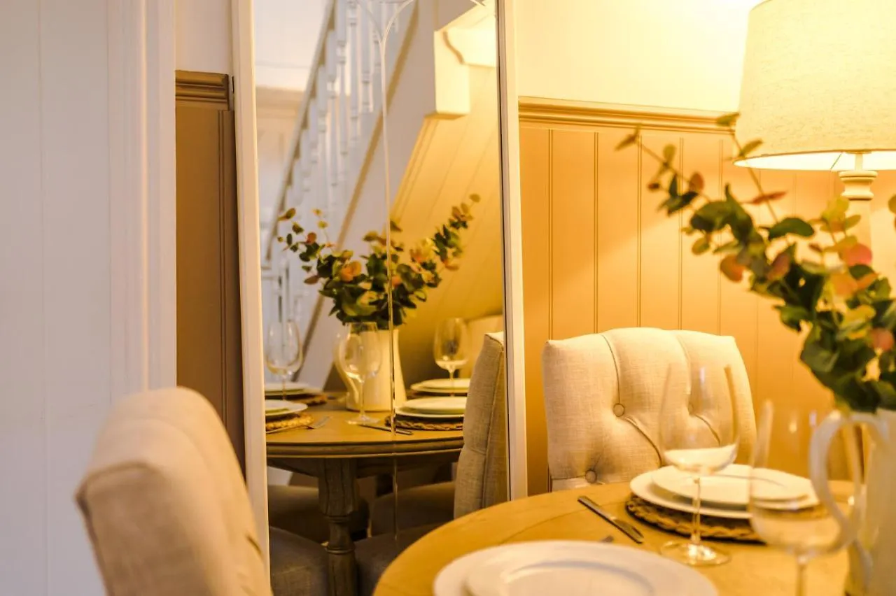 Country Charm Cottage Sleeps 4 & Free Parking Chester Storbritannien