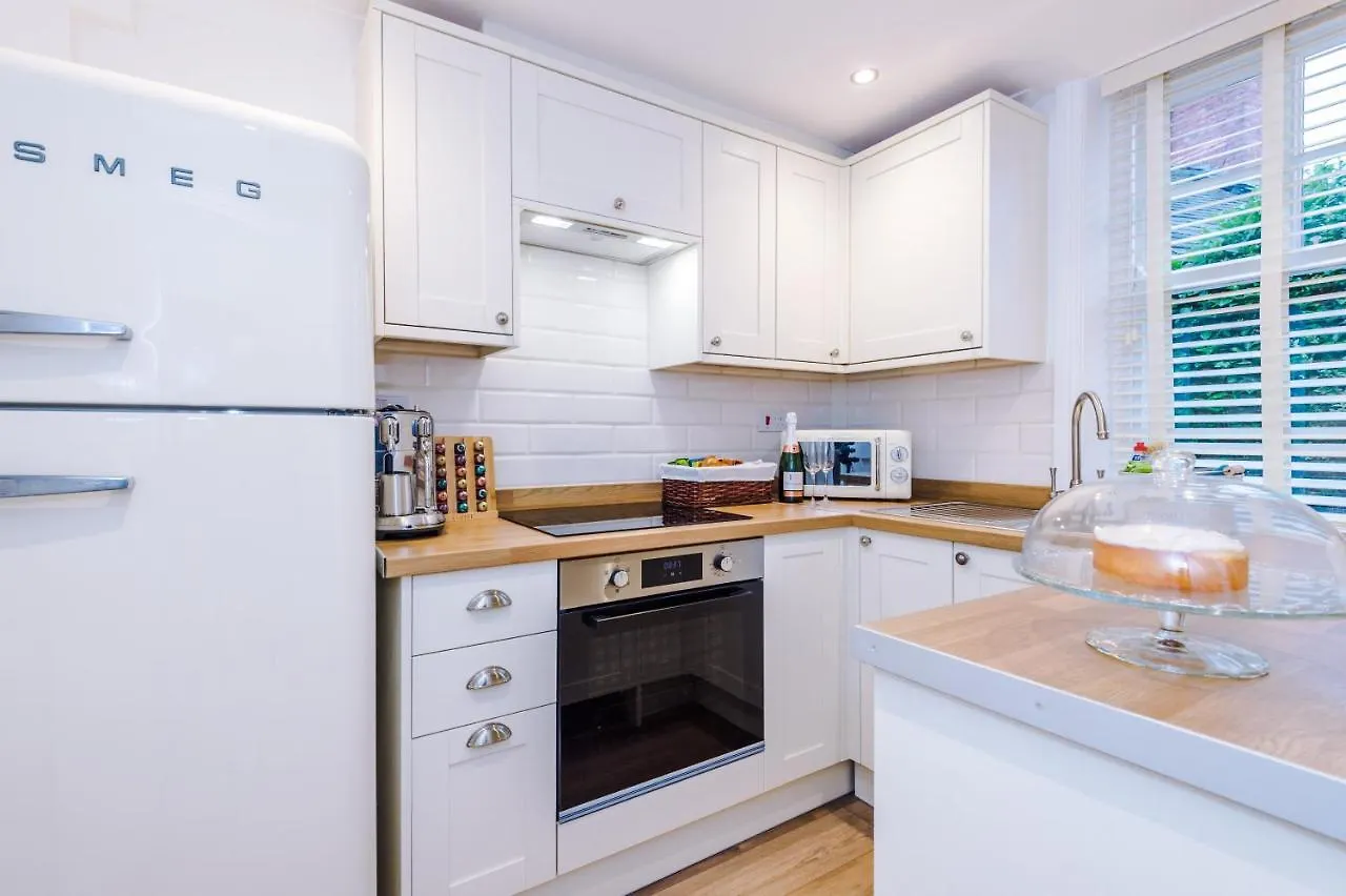 Country Charm Cottage Sleeps 4 & Free Parking Chester