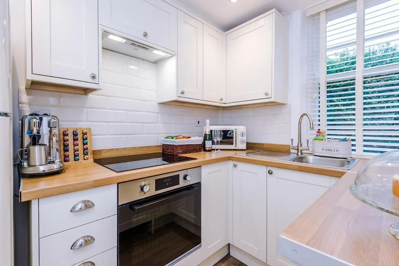 Feriehus Country Charm Cottage Sleeps 4 & Free Parking Chester