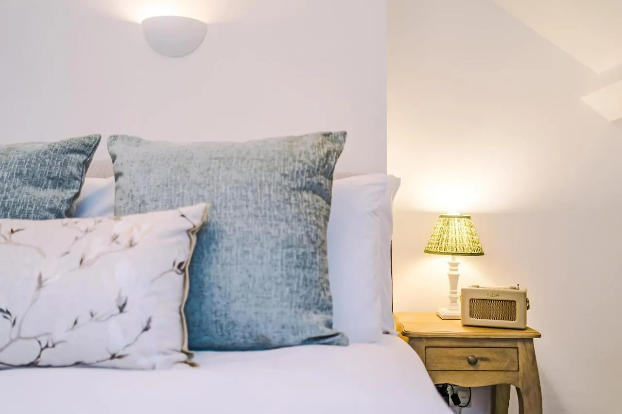 Country Charm Cottage Sleeps 4 & Free Parking Chester